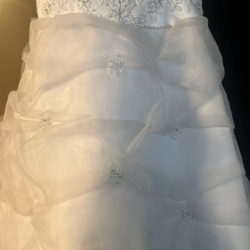 Beautiful white flower girl dress David’s bridal size 3 - Picture 3 of 9